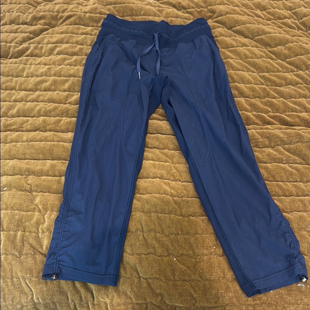 Lululemon navy crop pant size 6